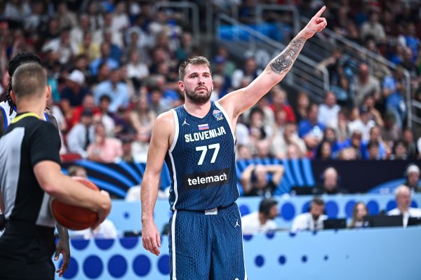 Hôm qua, Doncic đã ghi được 22 điểm trong quý đầu tiên 😂 Khuyến nghị chính thức của Giải vô địch bóng rổ nam