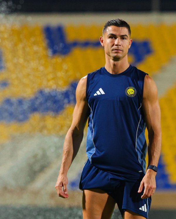 Ronaldo đã đăng ảnh đào tạo trên phương tiện truyền thông xã hội: Sẵn sàng, Unite 🟡🔵