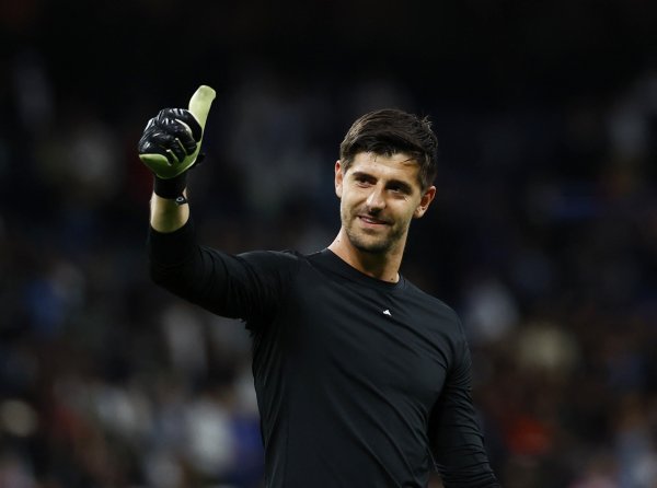Courtois: Real Madrid đã tạo ra nhiều cơ hội để ghi nhiều bàn thắng hơn, nhưng bây giờ cả đội phải trở lại phòng thủ