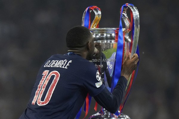 Tin tức nhóm: Ứng cử viên nổi tiếng Golden Ball Dembele sẽ tham dự lễ trao giải theo kế hoạch ban đầu, và anh ấy rất bình tĩnh trong những ngày gần đây