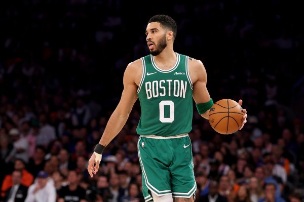 Jaylen Brown đùa: Có vẻ như Tatum có thể bắt kịp với trận đấu mở màn, nhưng tiến trình phục hồi của anh ấy không đáng ngạc nhiên