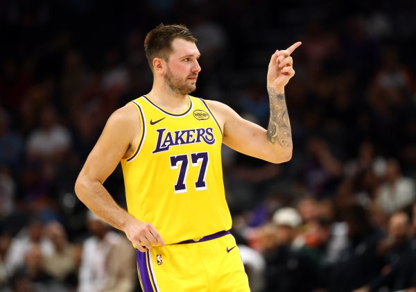 Ayton: Khi phối hợp với Doncic