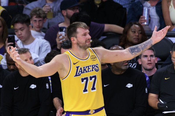 Một mình cây khó mà chống đỡ được! Lake Journal: Nếu Lakers muốn thắng, Doncic thậm chí có thể không ghi được 50 điểm.