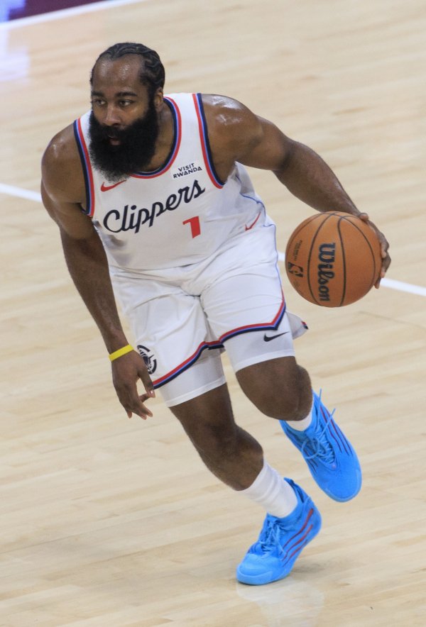 Cố gắng lái nhưng thuyền bị lật! Harden ghi được 15 điểm, 3 rebound và 11 kiến ​​​​tạo khi bắn 5/12, 2/9 ném ba điểm.