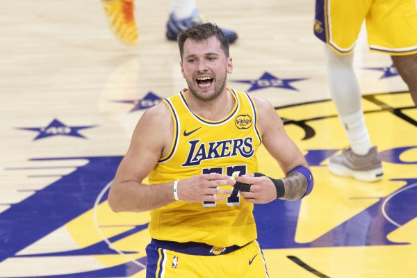 Nghỉ thi đấu ít nhất một tuần vì chấn thương! Doncic ghi trung bình 46 điểm, 11,5 rebound và 8,5 kiến ​​​​tạo trong hai trận đầu tiên của mùa giải.