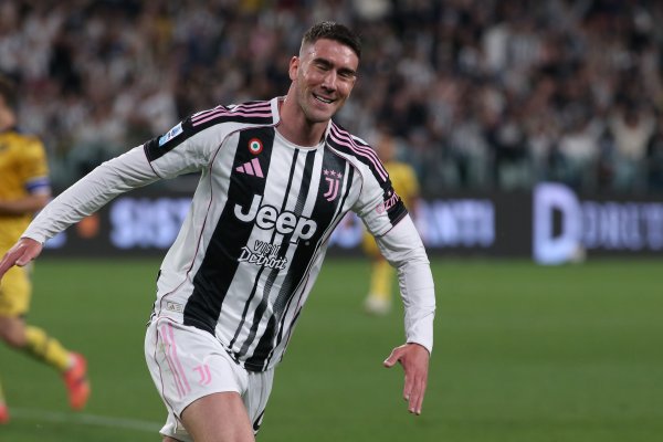 DV9: Chúng tôi hoàn toàn chịu trách nhiệm về những thay đổi huấn luyện thường xuyên. Mọi người đều có kỳ vọng và tôi cũng hy vọng ghi được 100 bàn thắng trong một mùa giải.