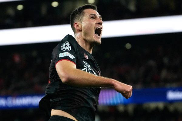 Càn quét toàn quân, Leverkusen lần thứ 2 trong lịch sử Bundesliga đánh bại đối thủ với cách biệt ít nhất 6 bàn.