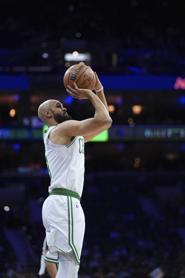 Đây có phải là hình ảnh 3D đỉnh cao mà tất cả các bạn đang khao khát? White ghi trung bình 14 điểm trên 15 cú sút mỗi trận, tỷ lệ sút từ ngoài sân là 33% và 26,26%.