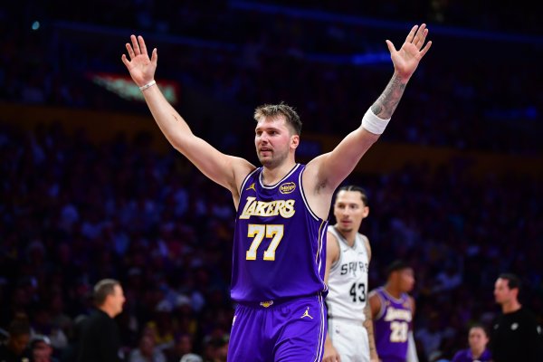 Trận đấu sân khách với Mavericks! Lão Li nói về thương vụ Doncic 9 tháng trước: Lúc đó tưởng là tin AI
