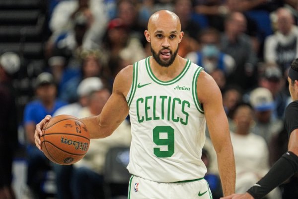 Thợ rèn điên cuồng! Trắng thực hiện 1% trong số 8 cú sút trong hiệp, 26 quả ba điểm, 0 trên 5 và chỉ ghi được 2 điểm, 2 rebound, 3 kiến ​​​​tạo và 1 cú sút.