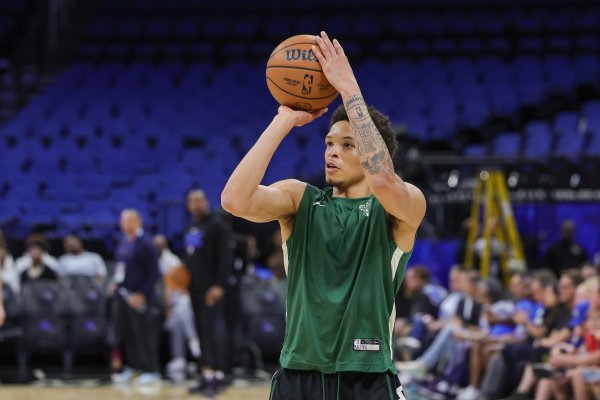 Không có cách nào để cứu nó! Rollins ghi được 25 điểm trong 10/15 pha không chiến, 5 rebound và 6 kiến ​​​​tạo, và 4 trong 6 quả ba điểm.