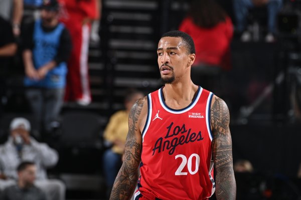 Tyronn Lue: Harden và Zubac cầm bóng nhiều hơn. Điều này hơi khó khăn với Collins& nhưng anh ấy không làm gì sai cả.