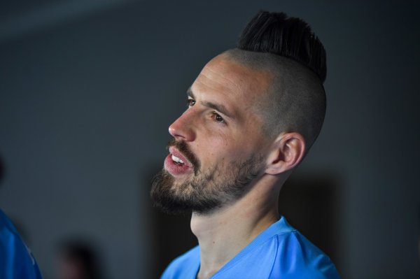 Mirror: Hamsik mở trang trại gà nhỏ ở quê nhà và có cả “vườn thú nhỏ” tại nhà