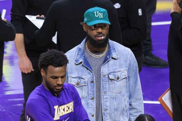 Hãy đợi Lão Chiến nhé! Anh ấy đã thấy gì trong 14 trận đầu tiên của Lakers? Sau khi trở lại, anh sẽ đóng nhiều vai trò là kẻ hủy diệt hơn.