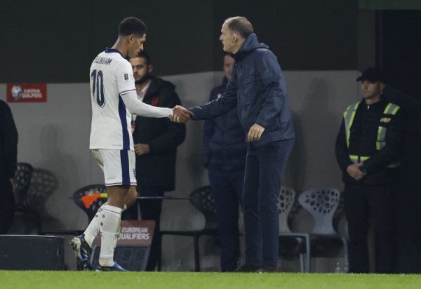 Hãy giơ tay lên và trừng mắt! Bài viết: Tuchel khôn khéo tránh Beilein bị đỏ mặt nhưng lại không vui khi thay thế anh