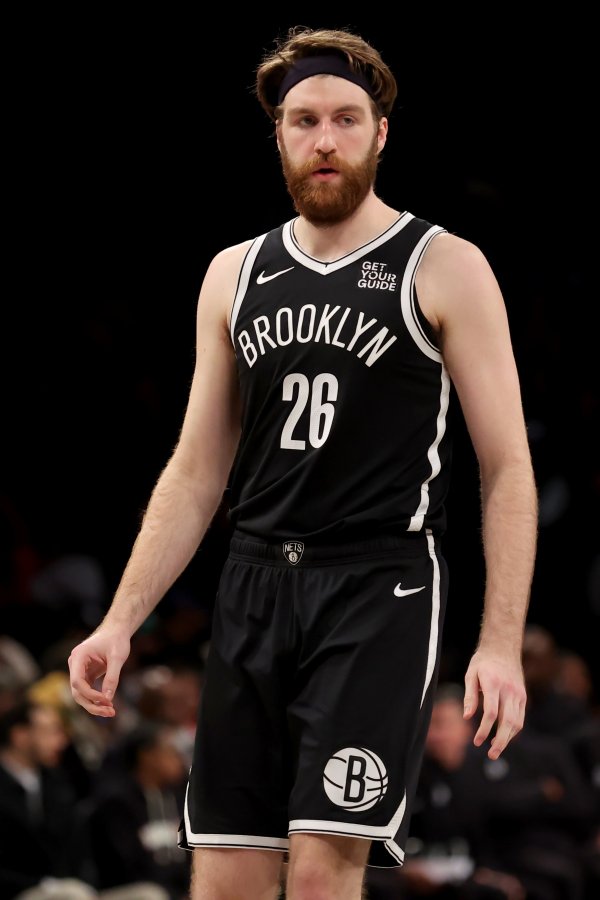 Không ai có thể đề phòng ai cả